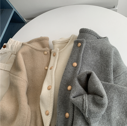 即納【新作 3/13(金)PM12:00～販売START】ゴールドボタンミニマルニットカーディガン