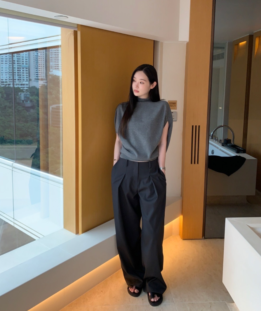 【即納】ミニマルドレープノースリーブニット