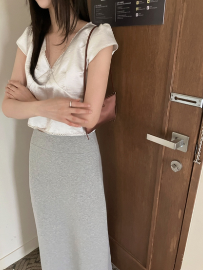 新作【即納 7/24(金)12:00～販売START】レーストリムサテンVネックトップス