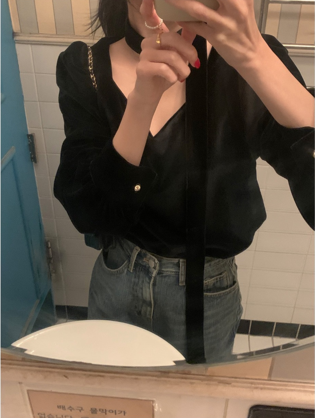 新作【即納 9/4(金)12:00～販売START】Vネックベロアブラウス