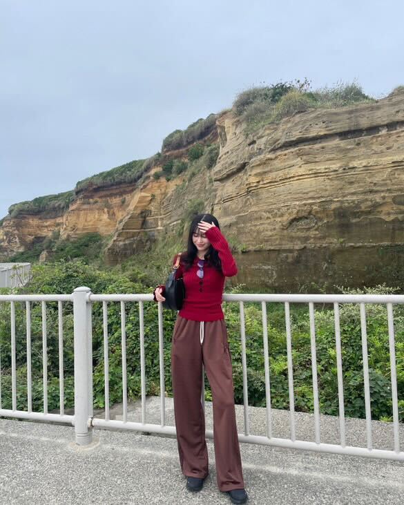 [ Influencer Recommend ]【即納】フロントカットアウトリブニットトップス