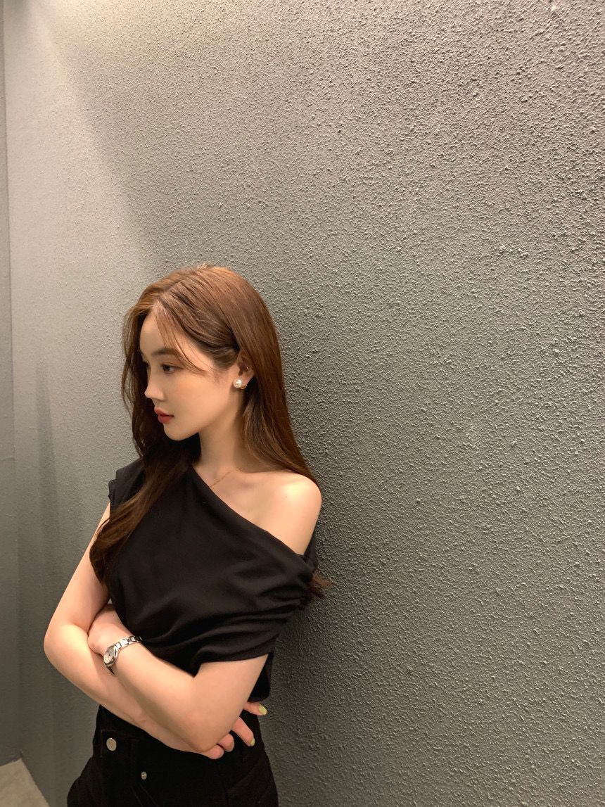 即納【新作 4/10(金)12:00～販売START】ギャザードレープワンショルトップス