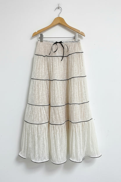 ［ SET ］ケーブルオフショルダーニットトップス×チュールティアードスカート